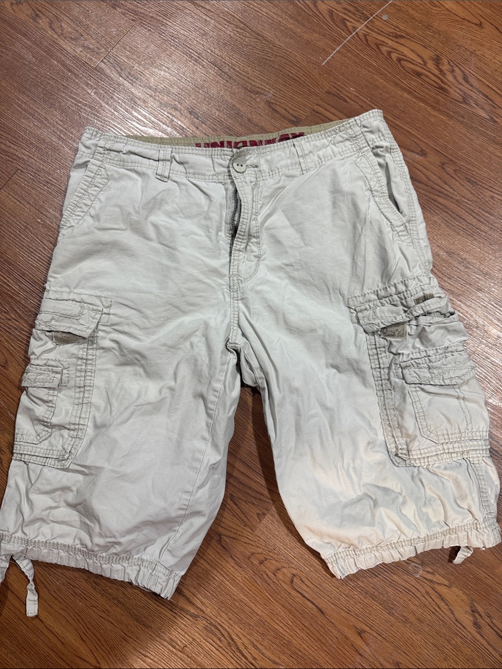 Black/ Beige Men's Cargo Shorts in Light Beige - Classic Utility Style lot